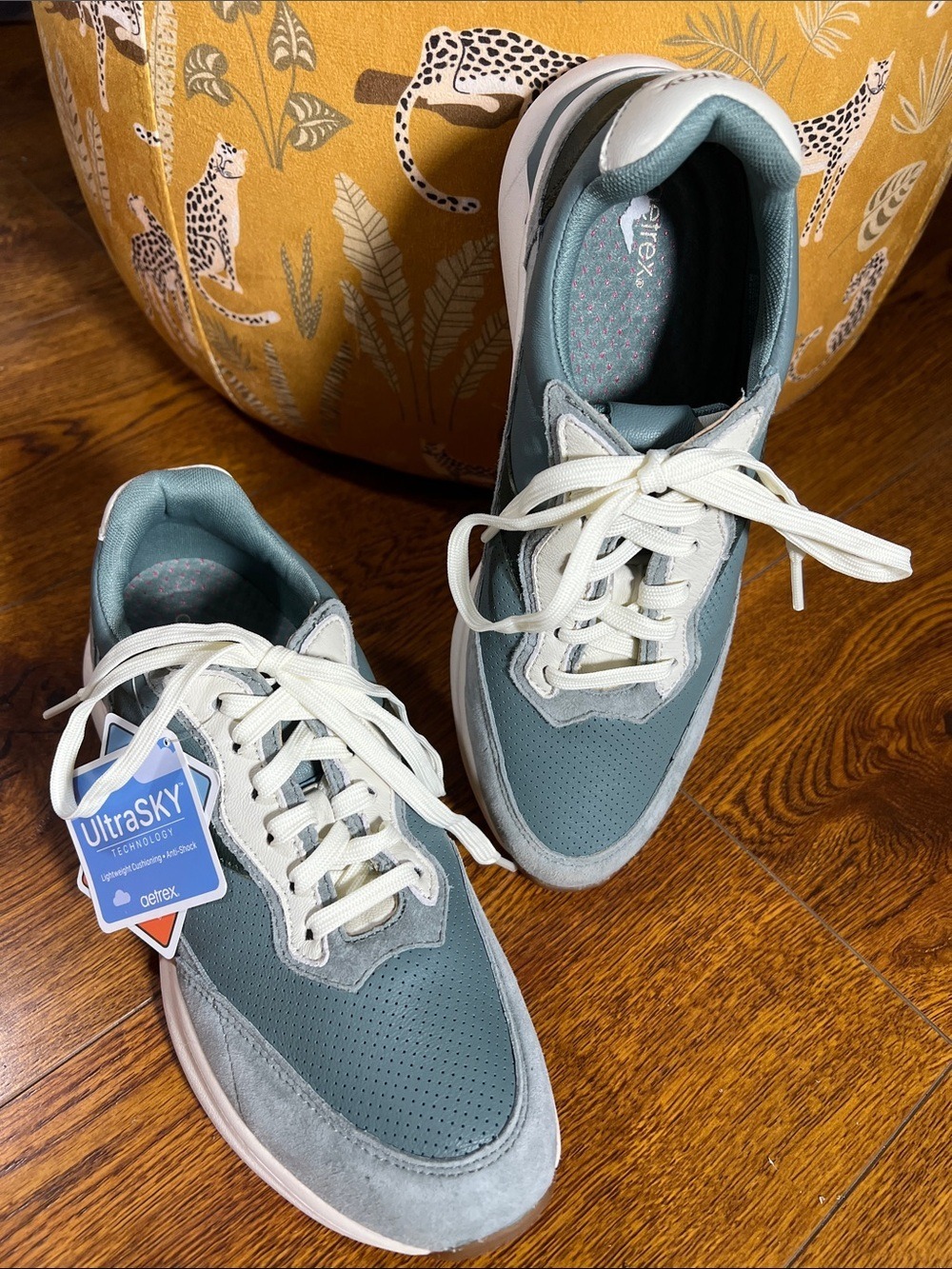 NWOB $149 MSRP Aetrex UltraSKY Leather & Suede Sneakers – Arch Support Shoes